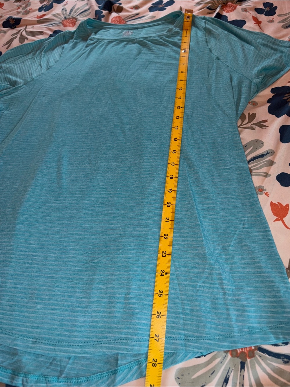 Lot of 4 Women’s Short-Sleeve Workout Tees — Various Brands - Picture 15 of 16